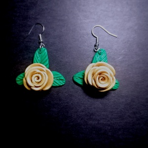 Egyedi rózsás lógó fülbevaló, süthető gyurmából - ékszer - fülbevaló - lógó fülbevaló - Meska.hu