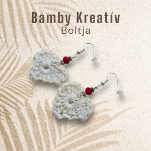 Horgolt szív fülbevaló gyönggyel - ékszer - fülbevaló - lógó fülbevaló - Meska.hu