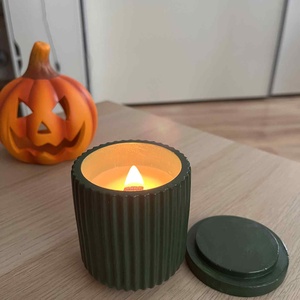 Szójaviasz illatgyertya kézzel készített kerámia tégelyben, tetővel - otthon & életmód - gyertya, illat, aroma - gyertya - Meska.hu