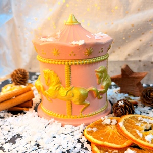 Illatgyertya körhinta formájú tégelyben - karácsony - karácsonyi lakásdekoráció - karácsonyi illatgyertya, mécses - Meska.hu