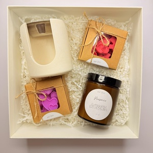 Ajándékdoboz illatviasz párologtatóval, 2 illatviasszal és gyertyával - INGYENES FOXPOST ÉS SAMEDAY SZÁLLÍTÁS - Meska.hu