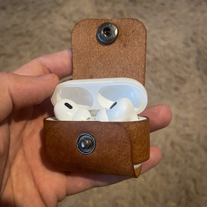 Bőr Airpods tok többféle színben, gravírozással - Meska.hu