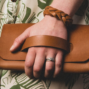 Elegáns női valódi bőrtáska - gravírozással - Meska.hu