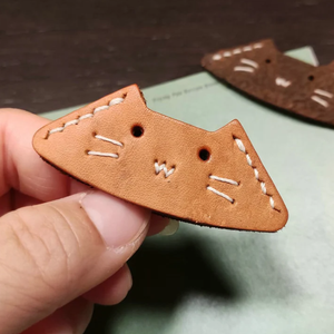 Cicás bőr könyvjelző - könyv & zene - könyvjelző - Meska.hu