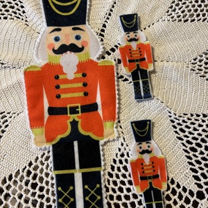 Diótörő könyvjelző - Meska.hu