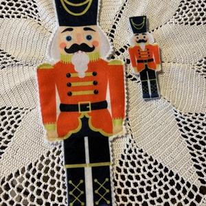 Diótörő könyvjelző - Meska.hu