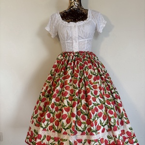 Piros tulipán mintás néptáncos, folklór, népviseleti szoknya, Ruha & Divat, Női ruha, Szoknya, Varrás, MESKA