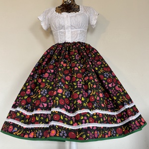 Kalocsai mintás folklór, néptáncos szoknya, Ruha & Divat, Női ruha, Szoknya, Varrás, Ezt a kalocsai mintás néptáncos szoknyát 100%-os pamutvászonból készítettem el, alján zöld pamutsza..., MESKA