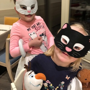 Fehér macskalány, cicalány álarc és farok farsangi, halloweeni jelmezhez, szerepjátékhoz, drámajátékhoz - ruha & divat - jelmez & álarc - jelmez - Meska.hu