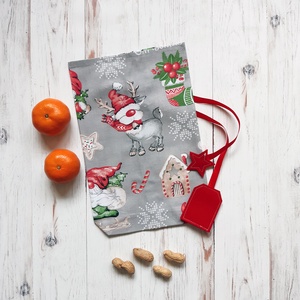 Nevesíthető szürke Télapós, rénszarvasos textil mikulászsák a celofán zacskó helyett - karácsony - mikulás - mikulás zsák - Meska.hu