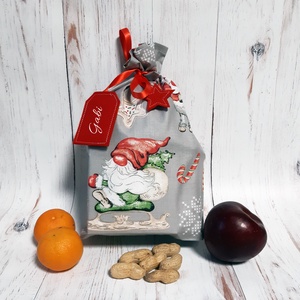 Nevesíthető szürke Télapós, rénszarvasos textil mikulászsák a celofán zacskó helyett, Karácsony, Mikulás, Mikulás zsák, Varrás, MESKA