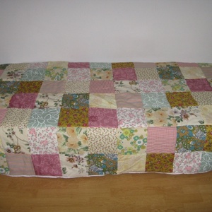 Virágos ágytakaró -  - Meska.hu