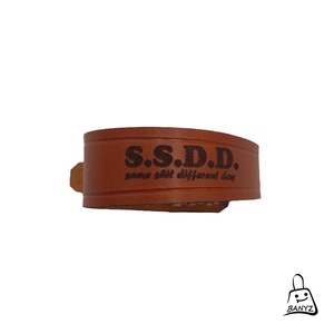 Gravírozott bőr férfi karkötő - ékszer - karkötő - széles karkötő - Meska.hu