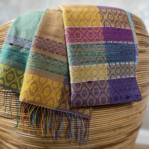 Kézzel szőtt gyapjú és selyem sál - Holi - ruha & divat - sál, sapka, kendő - sál - Meska.hu