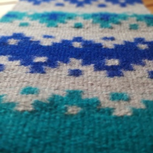 'VÍZÖNTŐ' kézzel szőtt kicsi kilim gyapjú szőnyeg / terítő / futó / dísz - otthon & életmód - lakástextil - szőnyeg - szövött szőnyeg - Meska.hu