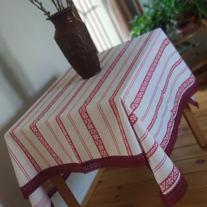 Népi mintás ünnepi terítő pamutcsipke szegéllyel - PIROS - Meska.hu