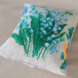 'Tavaszi csokor -Gyöngyvirág' gobelin hatású pamutvászon díszpárna - otthon & életmód - lakástextil - párna & párnahuzat - díszpárna (belsővel együtt) - Meska.hu