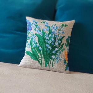 'Tavaszi csokor -Gyöngyvirág' gobelin hatású pamutvászon díszpárna - Meska.hu