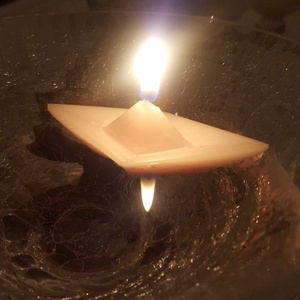 Papírhajó normál és úszógyertya egyben - otthon & életmód - gyertya, illat, aroma - gyertya - Meska.hu
