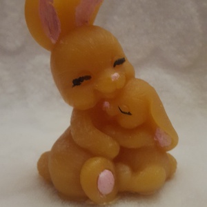 Nyuszi gyermekével gyertya - ünnepi díszek, dekorációk - húsvéti díszek és dekorációk - húsvéti gyertya - Meska.hu