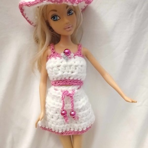 Horgolt fehér-rózsaszín ruha kalappal Barbie babára (101). Új. - Meska.hu