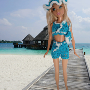 Horgolt kötős nadrágos kék-fehér szett Barbie babára (108). Új. - Meska.hu