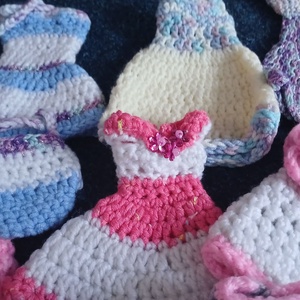 Barbie típusú babára horgolt babaruhák Új! - játék & sport - baba & babaház - barbie ruhák - Meska.hu