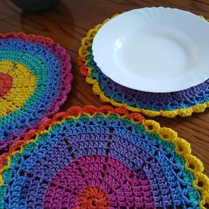 3 db-os horgolt egyedi tányéalátét szett.  - otthon & életmód - konyhafelszerelés, tálalás - tálalás - tányér- és poháralátét - Meska.hu