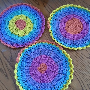 3 db-os horgolt egyedi tányéalátét szett.  - Meska.hu