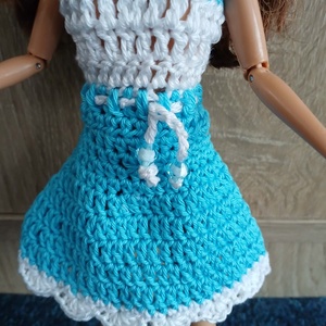 Barbie babára horgolt kék fehér ruha kalappal.  - játék & sport - baba & babaház - barbie ruhák - Meska.hu