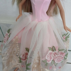 Csodaszép rózsaszín virágos tüllszoknyás báli ruha Barbie babára.  - játék & sport - baba & babaház - barbie ruhák - Meska.hu