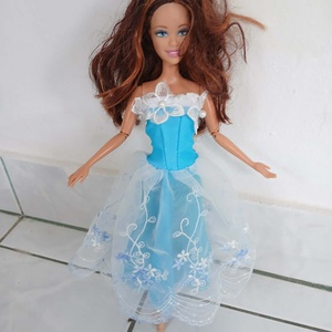 Csodaszép fehér-kék virágos báli ruha Barbie babára, Játék & Sport, Baba & babaház, Barbie ruhák, Varrás, Eladó a képen látható, egyedi tervezésű és készítésű, prémium minőségű alkalmi estélyi ruha standar..., MESKA