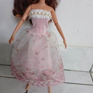 Csodaszép rózsaszín virágos báli ruha Barbie babára, Játék & Sport, Baba & babaház, Barbie ruhák, Varrás, Eladó a képen látható, egyedi tervezésű és készítésű, prémium minőségű alkalmi estélyi ruha standar..., MESKA