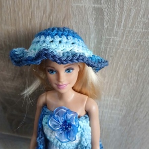 Kék-fehér horgolt Barbie ruha kalappal.  - játék & sport - baba & babaház - barbie ruhák - Meska.hu