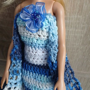 Kék-fehér horgolt Barbie ruha kalappal.  - játék & sport - baba & babaház - barbie ruhák - Meska.hu