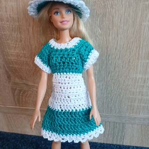 Zöld-fehér horgolt Barbie ruha kalappal. , Játék & Sport, Baba & babaház, Barbie ruhák, Horgolás, MESKA