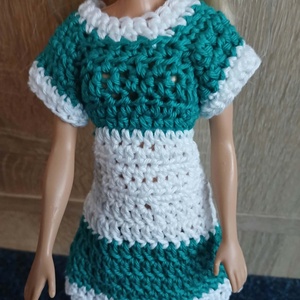 Zöld-fehér horgolt Barbie ruha kalappal.  - játék & sport - baba & babaház - barbie ruhák - Meska.hu
