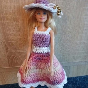 Többszínű lilás  horgolt Barbie ruha kalappal. , Játék & Sport, Baba & babaház, Barbie ruhák, Horgolás, MESKA