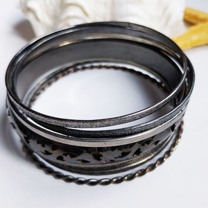 Fekete fém karperec szett - ékszer - karkötő - karperec - Meska.hu