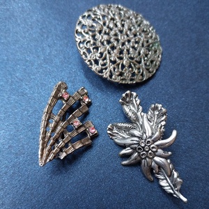 3 db vintage fém bross - ékszer - kitűző és bross - kitűző - Meska.hu