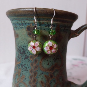 Zöld cloisonne fülbevaló ezüst akasztóval - ékszer - fülbevaló - lógó csepp fülbevaló - Meska.hu