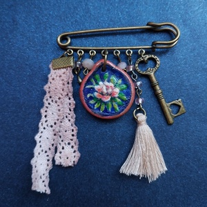 Romantikus kitűző, Ékszer, Kitűző és Bross, Kitűző, Ékszerkészítés, MESKA