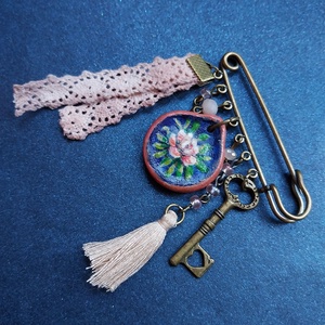 Romantikus kitűző - ékszer - kitűző és bross - kitűző - Meska.hu