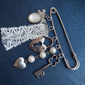 Szívlakat - kitűző - ékszer - kitűző és bross - kitűző - Meska.hu