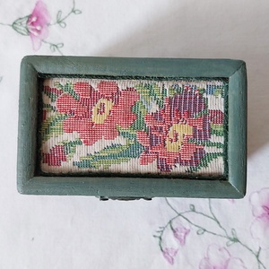 Virágmintás kárpitozott ékszerdobozka  - ékszer - ékszertartó - ékszerdoboz - Meska.hu Virágmintás kárpitozott ékszerdobozka  - ékszer - ékszertartó - ékszerdoboz - Meska.hu