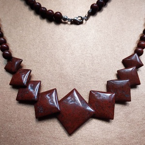 Vörös jáspis ásványköves nyaklánc - ékszer - nyaklánc - gyöngyös nyaklánc - Meska.hu