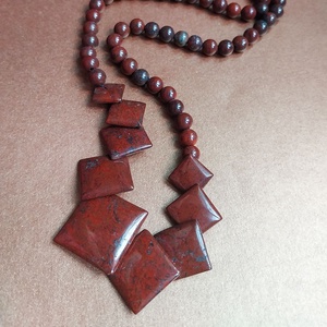 Vörös jáspis ásványköves nyaklánc - ékszer - nyaklánc - gyöngyös nyaklánc - Meska.hu