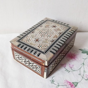 Gyöngyház berakásos ékszerdoboz - ékszer - ékszertartó - ékszerdoboz - Meska.hu