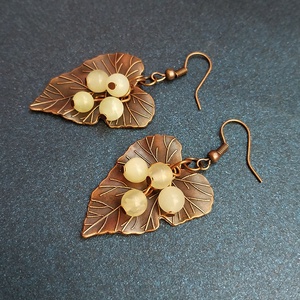 Szőlőlevél - fülbevaló féldrágakövekkel - ékszer - fülbevaló - lógó fülbevaló - Meska.hu