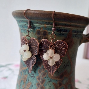 Szőlőlevél - fülbevaló féldrágakövekkel - ékszer - fülbevaló - lógó fülbevaló - Meska.hu